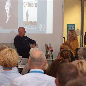 Søren Sveistrup over 'Oktober'